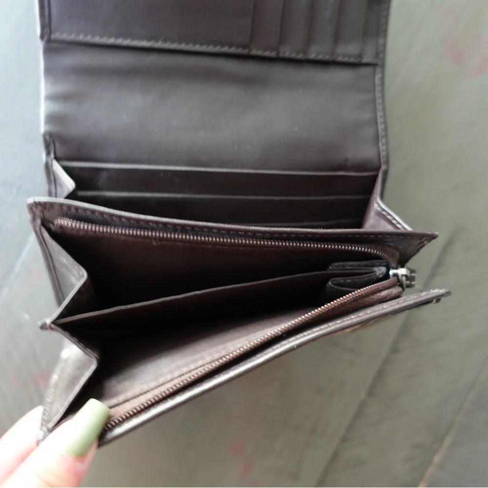 2000s Coach Bifold Wallet - Picture 4 of 9